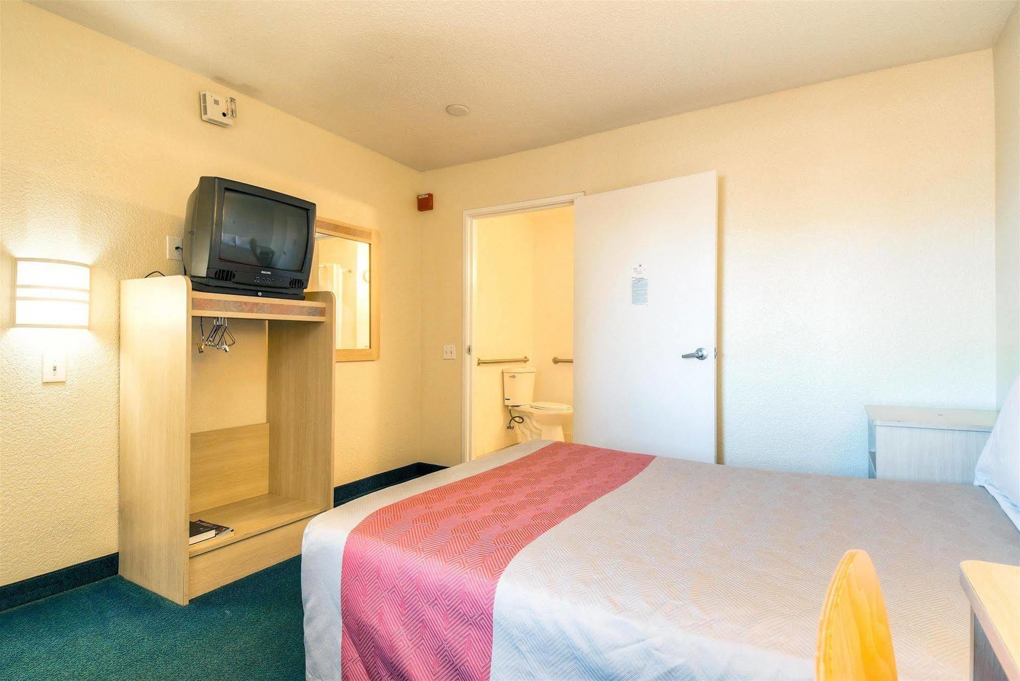Motel 6-Fontana, CA Esterno foto